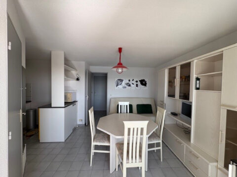 2 PIECES CABINE AVEC PARKING