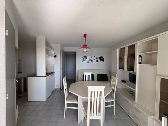 2 PIECES CABINE AVEC PARKING