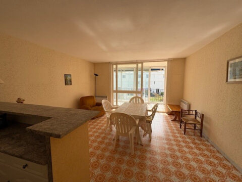 GRAND STUDIO AMENAGE AVEC 1 CHAMBRE