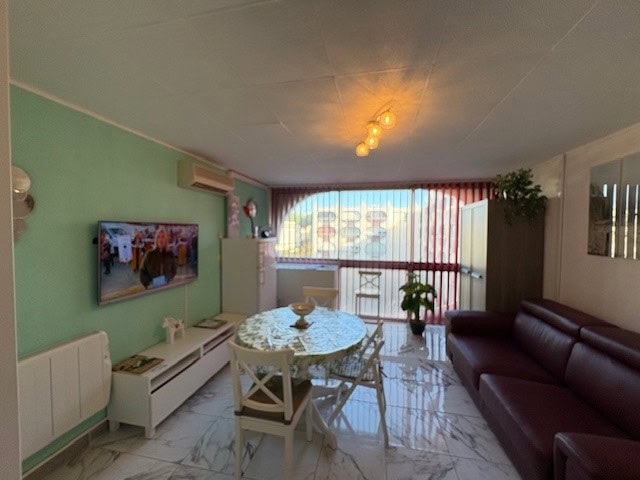 STUDIO AVEC PARKING RENOVE