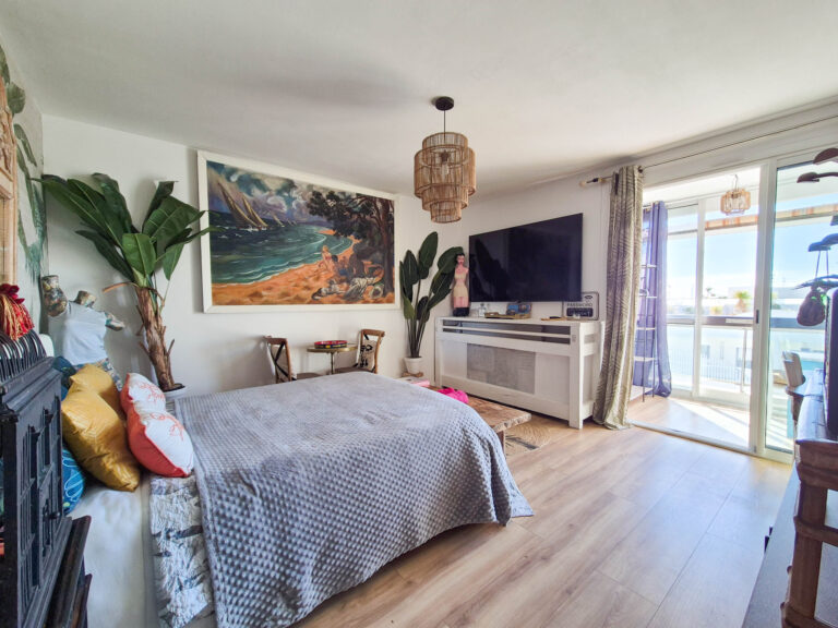 Grand studio vue MER en parfait état