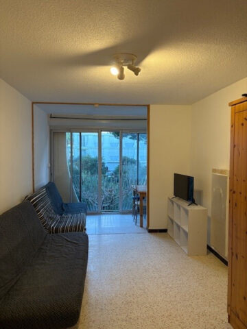 studio 1er étage avec parking