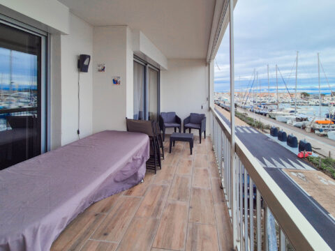 CARNON : T3 avec grande terrasse et garage