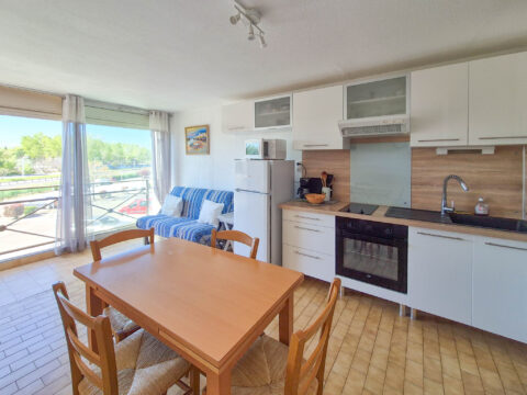 Studio cabine en parfait état + parking