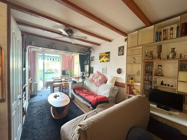 studio en rez de chaussée à rafraîchir